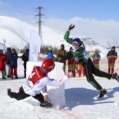 Ném tuyết cũng là một môn thể thao của Nhật